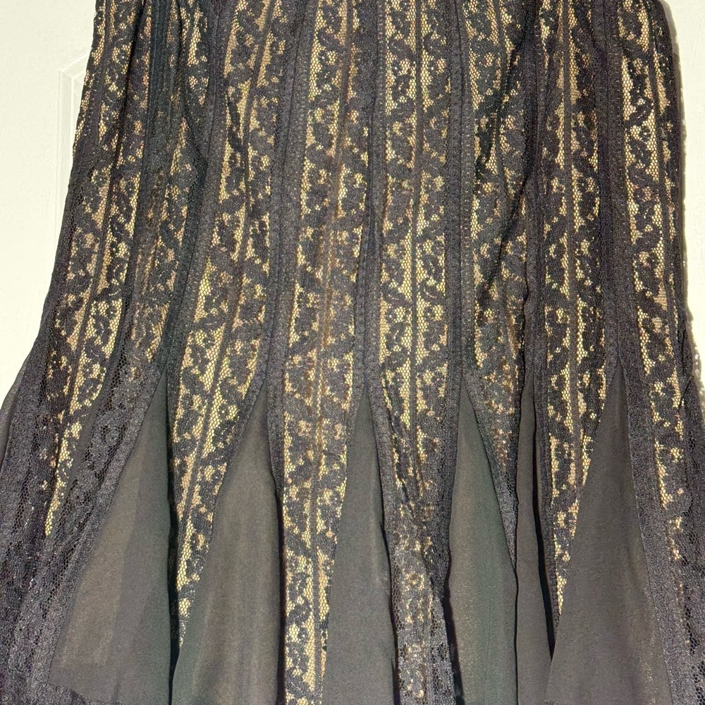 Ann Taylor LOFT Black Lace Flared Skirt Size 10P Lining Beige Godet - Picture 7 of 8
